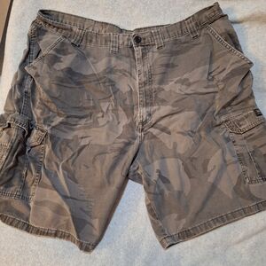 Wranglers Men's Gray Camo Cargo Shorts